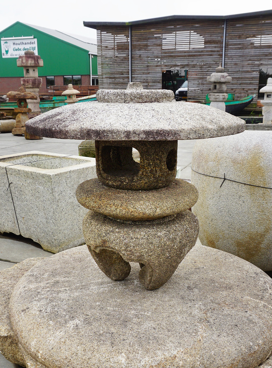 Buy Maru Yukimi Gata Ishidoro, Japanese Stone Lantern for sale - YO01010336