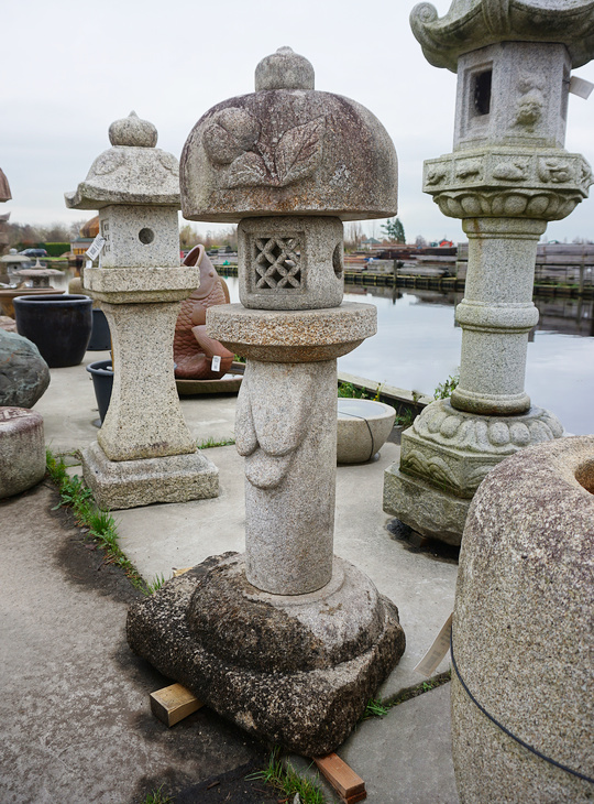 Buy Momoyama Gata Ishidoro, Japanese Stone Lantern for sale - YO01010365