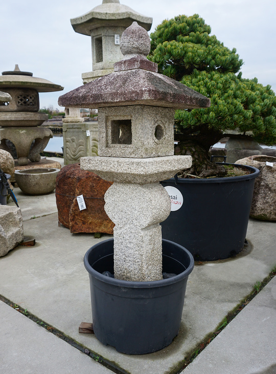 Buy Oribe Gata Ishidoro, Japanese Stone Lantern for sale - YO01010359